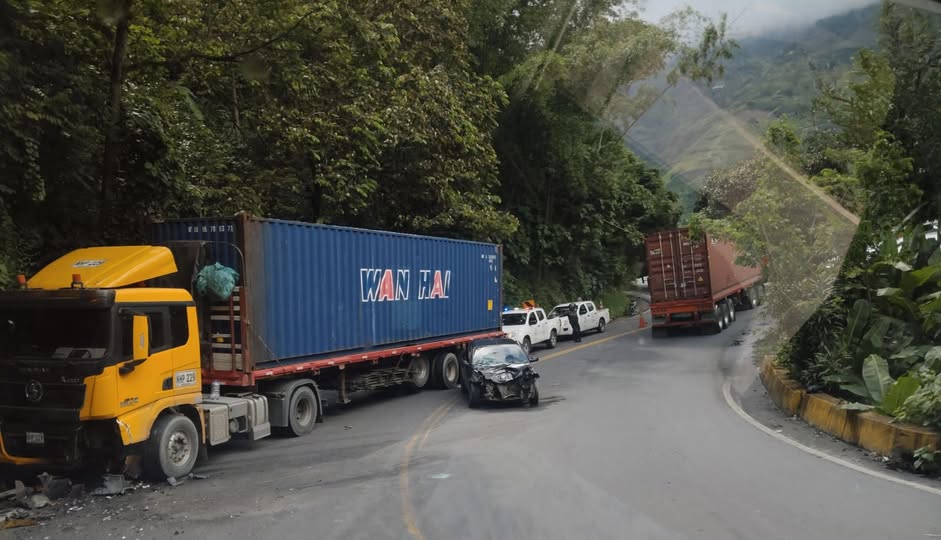 Grave accidente en la vía Ibagué-Cajamarca, sector de Perico: hay varios heridos 3