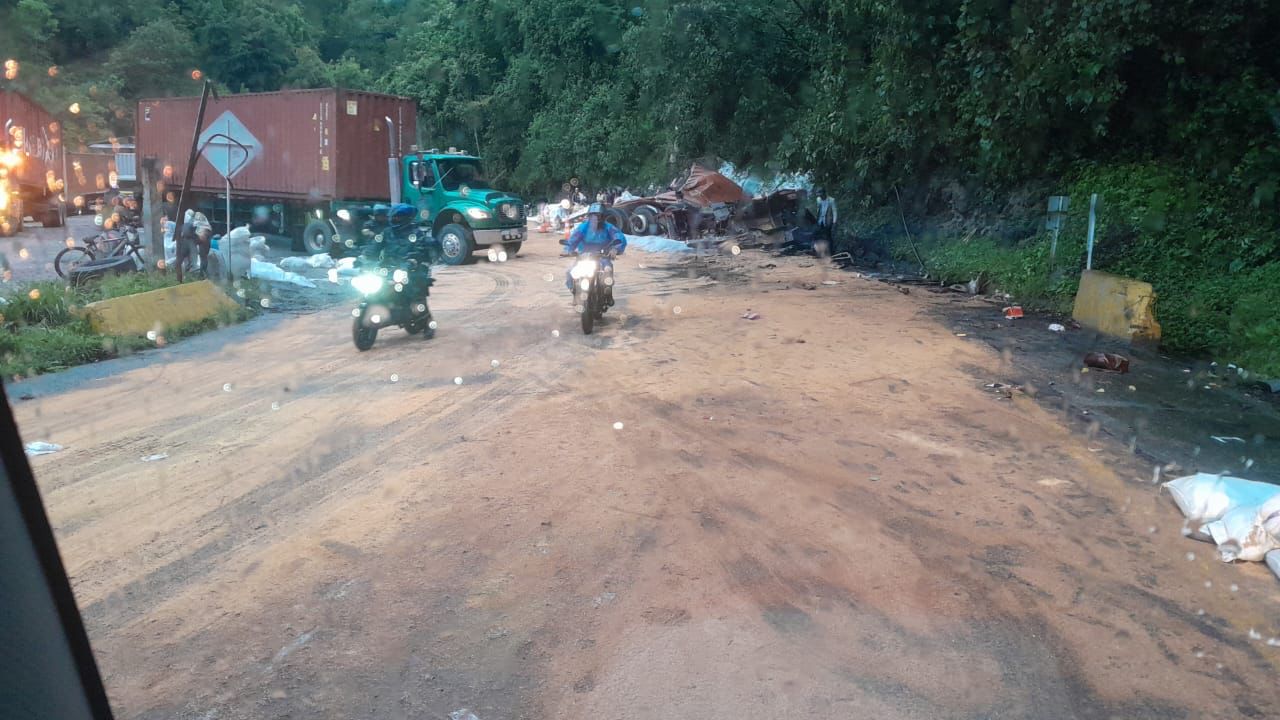 Habilitan la vía Ibagué-Cajamarca-Calarcá tras cierre total por grave accidente de tránsito que dejó un muerto 2