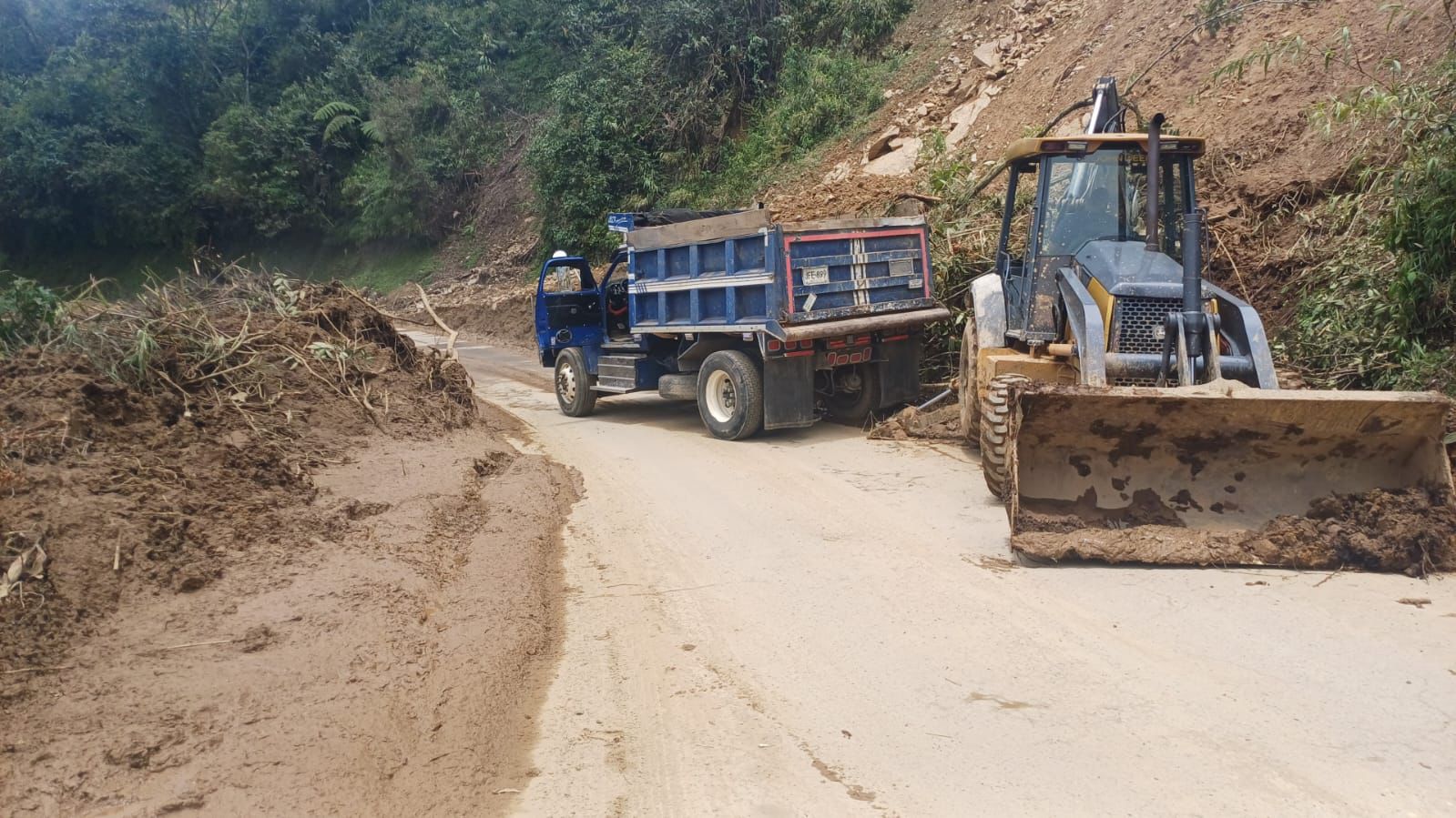 Paso controlado a un solo carril en varios puntos de la vía Fresno- Manizales 1