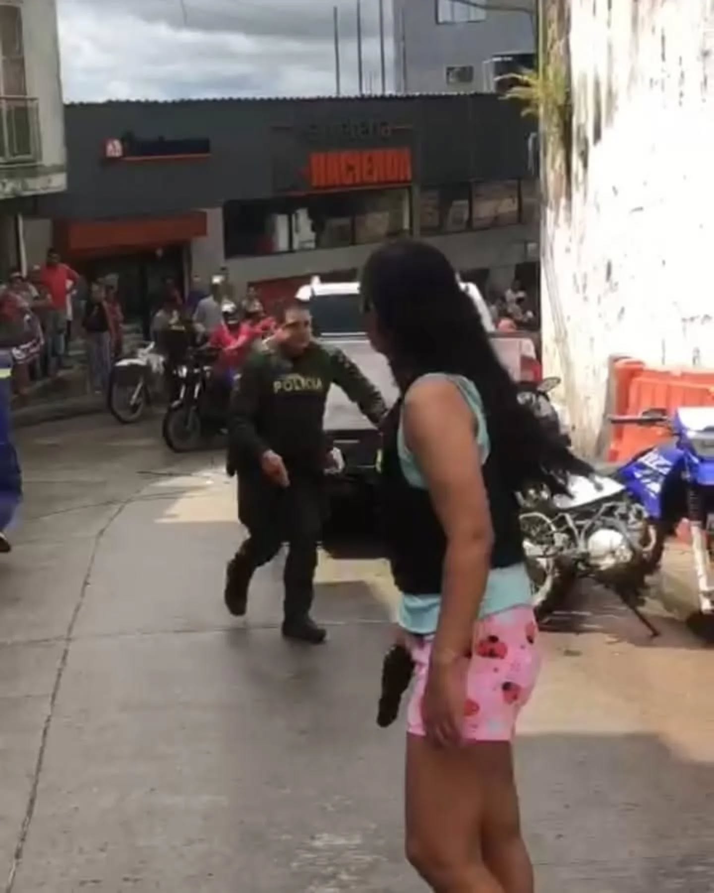 Tres policías heridos y dos delicuentes muertos dejó ataque con granada en Remedios, Antioquia 3
