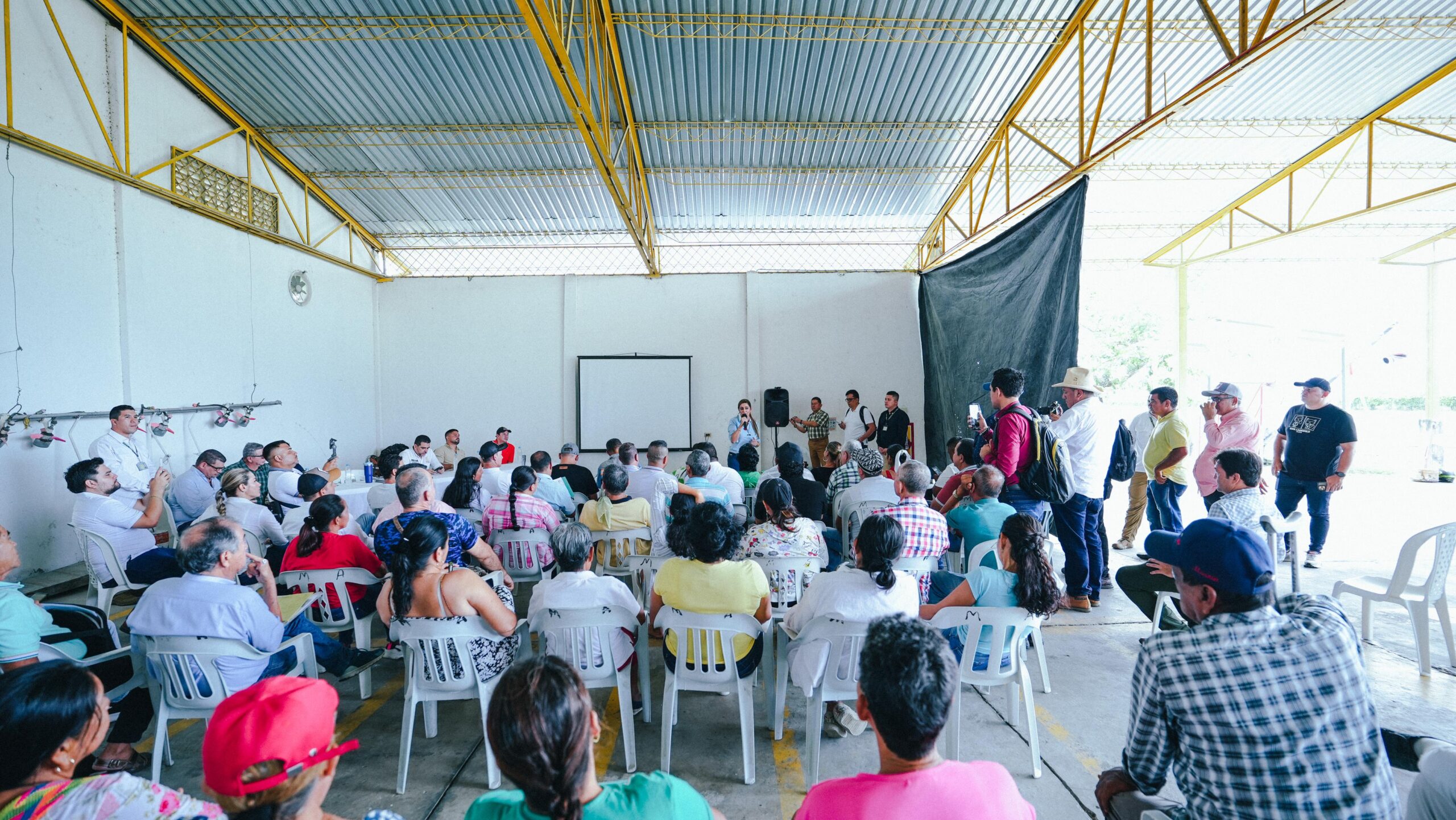 Socializan proyecto de mejoramiento y rehabilitación de la vía entre Espinal y Coello 1