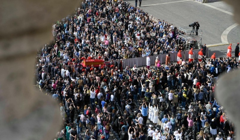 El féretro del Papa Francisco ya se encuentra en la Basílica vaticana 1