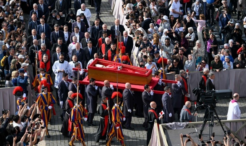 El féretro del Papa Francisco ya se encuentra en la Basílica vaticana 3