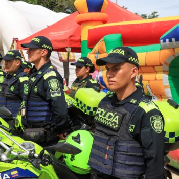 Alcaldía, Policía y Ejército llevaron seguridad y prevención con Megatoma a la Comuna 12 10