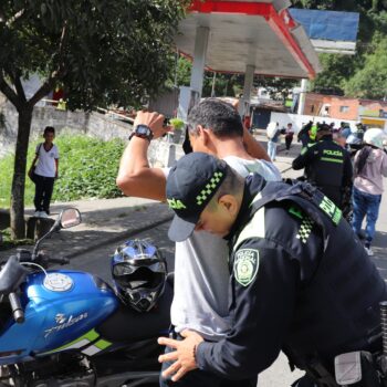 Alcaldía, Policía y Ejército llevaron seguridad y prevención con Megatoma a la Comuna 12 3