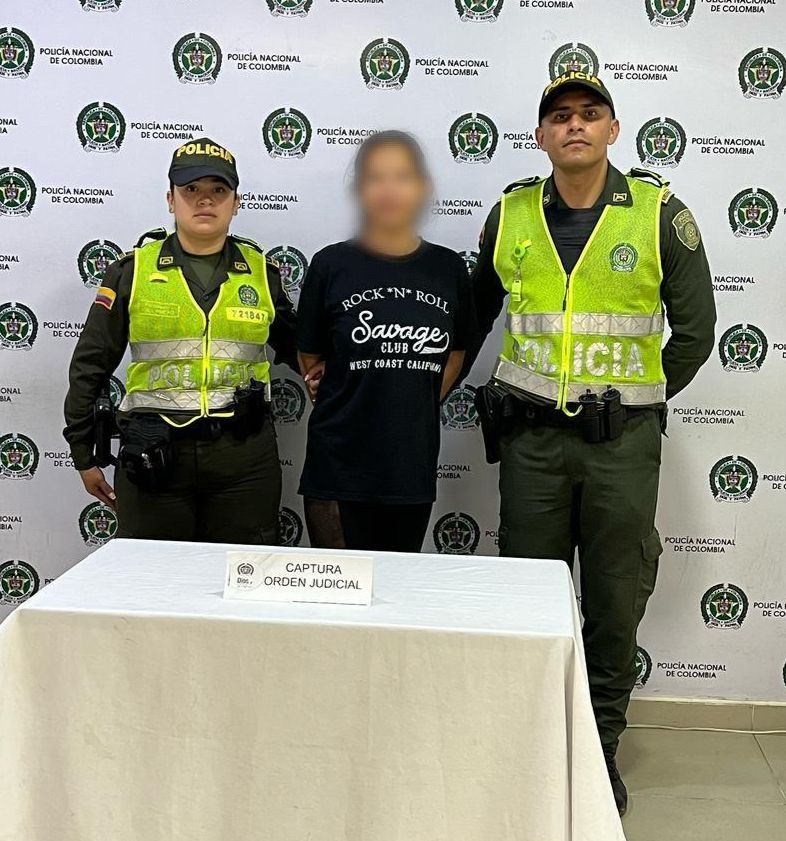 Capturan a una mujer en el barrio El Salado requerida por extorsión 1