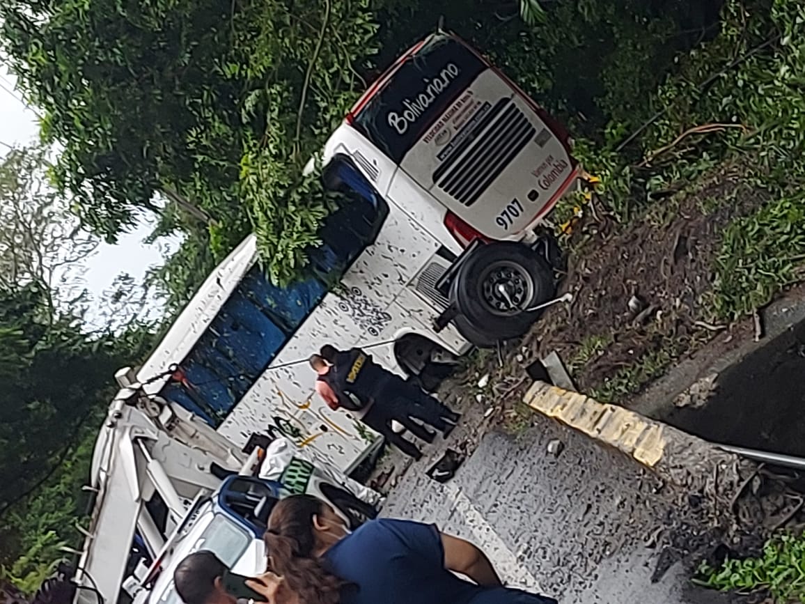 Accidente de bus en la vía Mariquita – Armero deja tres personas fallecidas y 15 heridas 4