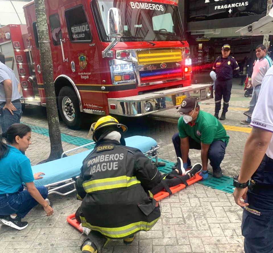 Bomberos realizó simulacro en el comercio de la carrera Tercera, sobre cómo actuar en incendios 3