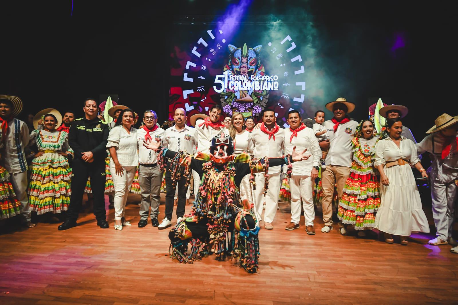 "Aquí gritamos libertad y unidad": Alexánder Castro llama a reconciliar al país desde el Festival Folclórico Colombiano 1