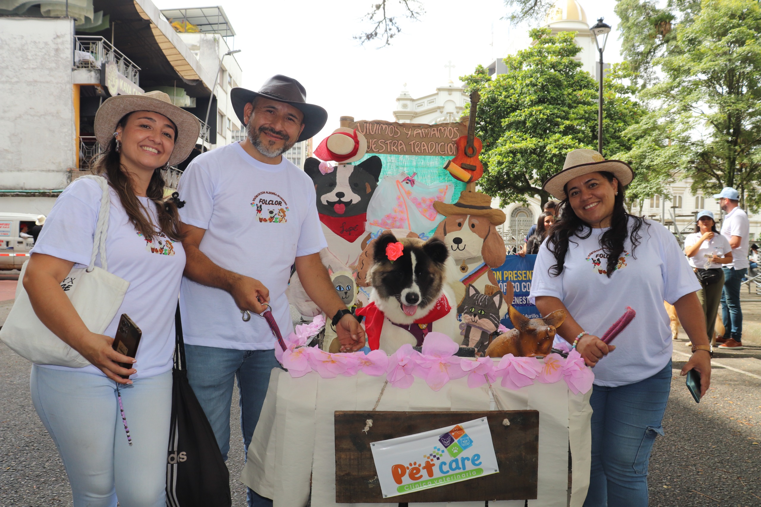 Más de 400 mascotas llenaron de alegría y color el cuarto Desfile Sampedrino de Perros y Gatos en Ibagué 1