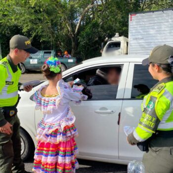 La Policía da la bienvenida a turistas y viajeros que llegan al Tolima para las fiestas de San Juan 5