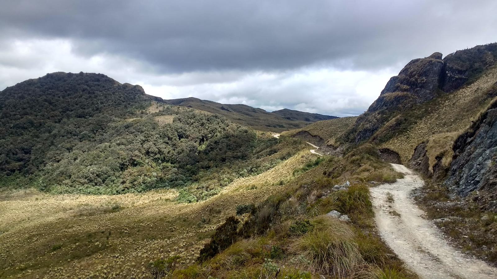Motociclistas atrapados en el páramo de Chilí por condiciones climáticas y vías intransitables 5