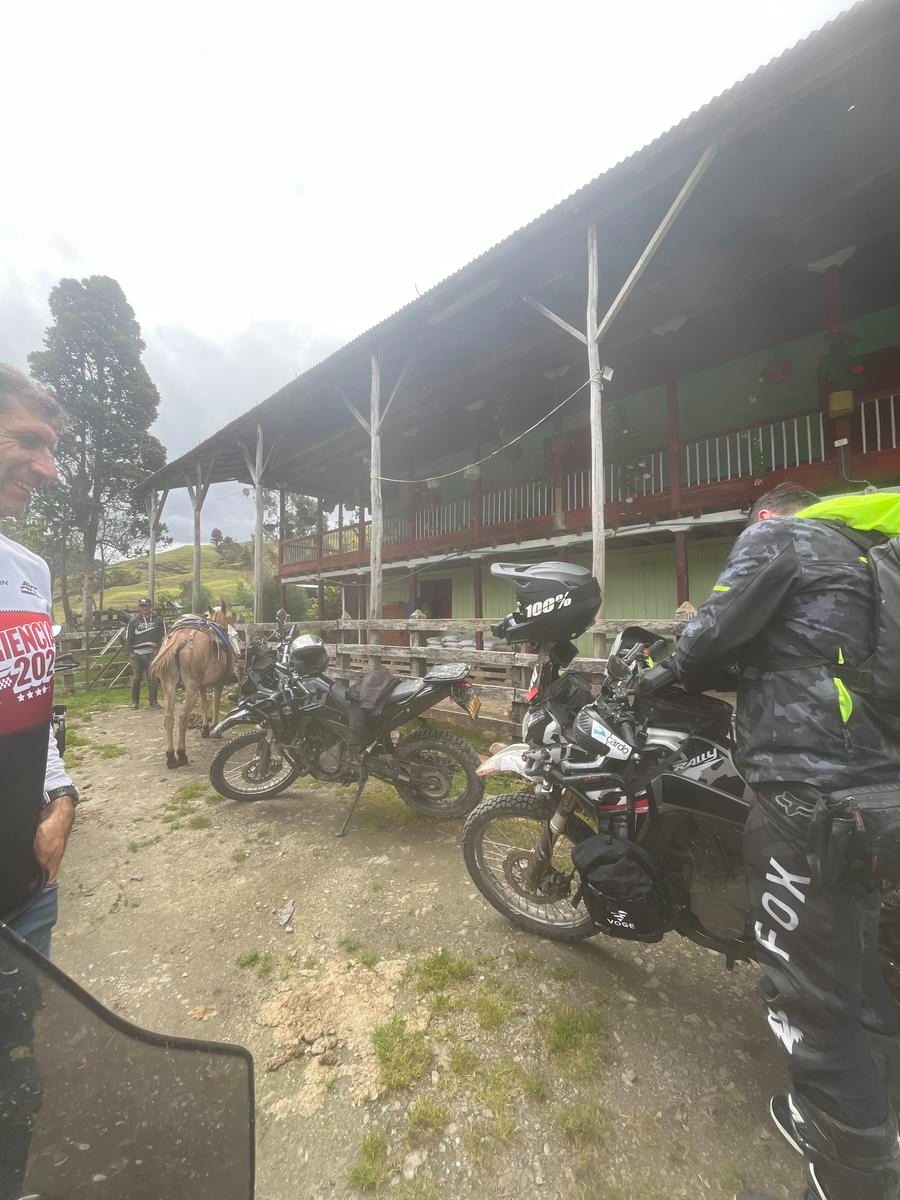 Motociclistas atrapados en el páramo de Chilí por condiciones climáticas y vías intransitables 6