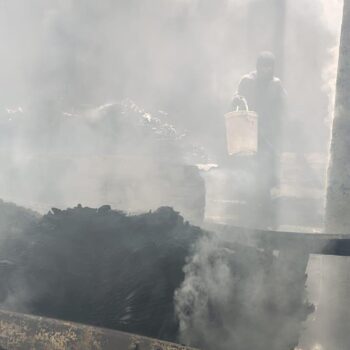 Bomberos extinguieron las llamas en una fábrica de curtiembres 4