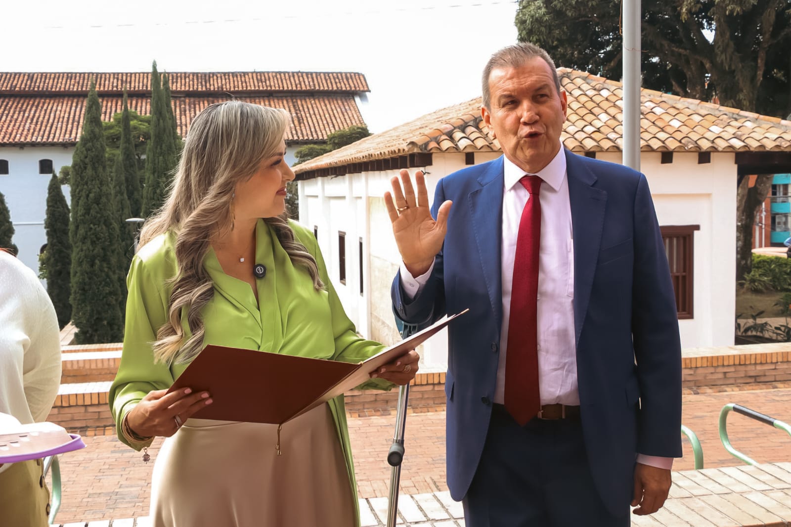 Alcaldesa posesionó al nuevo secretario de Educación de Ibagué 1