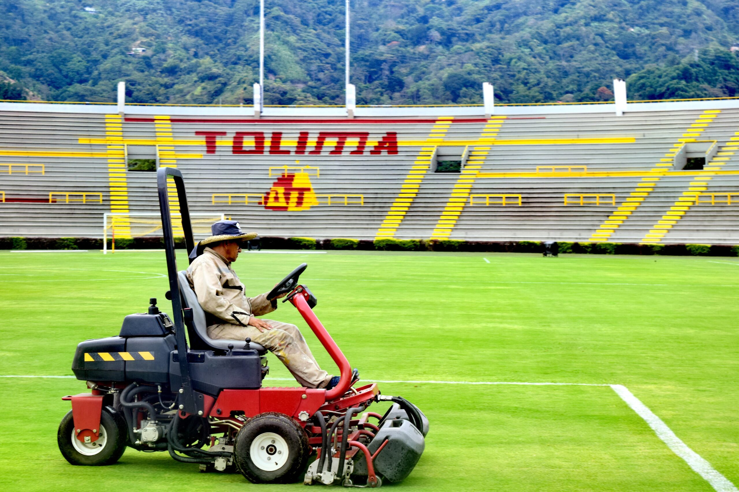 Alcaldía garantiza el buen estado del gramado para el partido Tolima - Millonarios 3