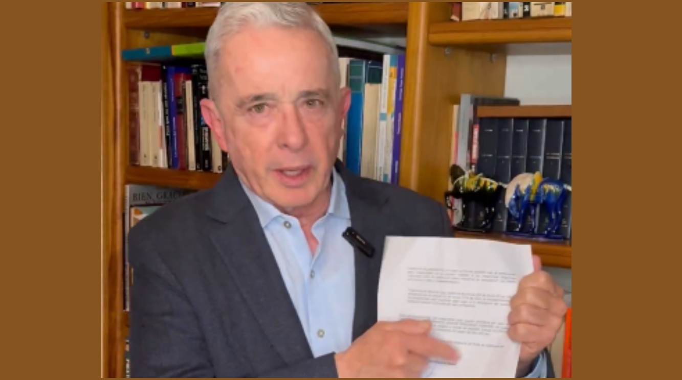 Uribe formaliza ante juez su detención domiciliaria y dice que luchará contra el “neocomunismo” 1