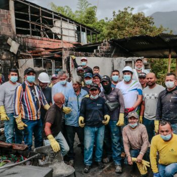 Alcaldía adelanta remoción de escombros por el incendio del barrio Antonio Nariño 4
