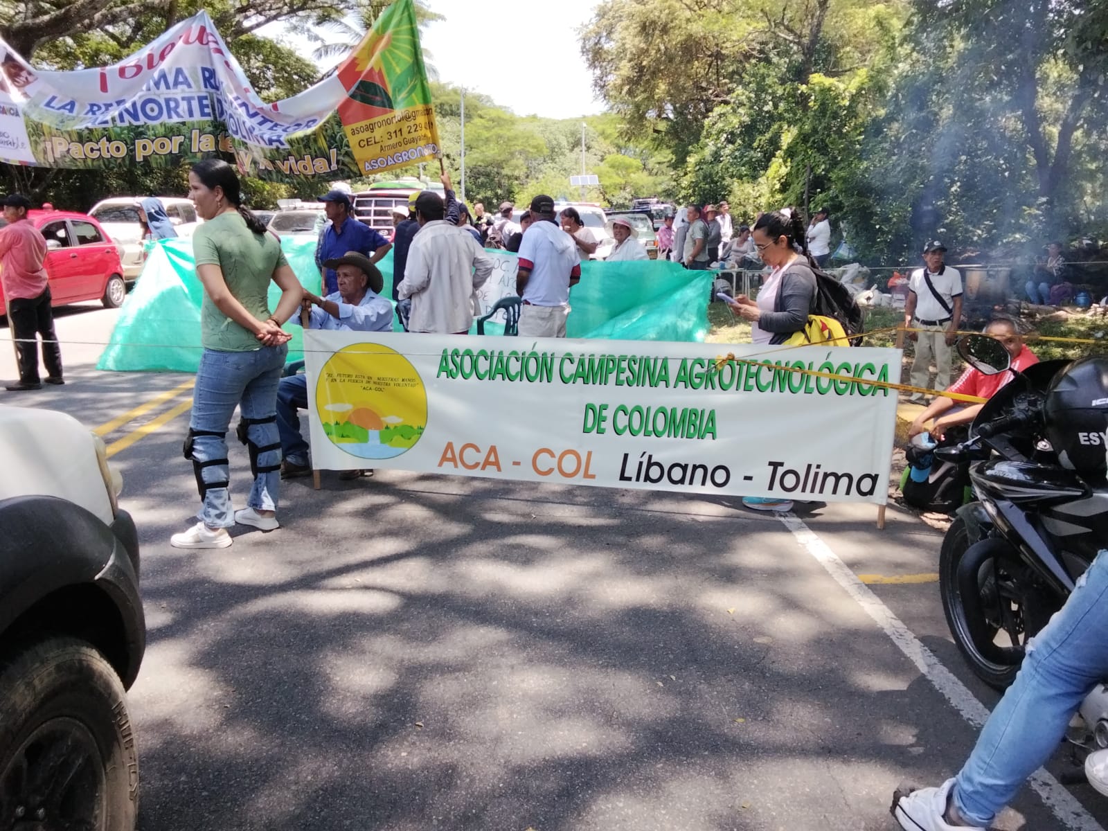 Campesinos mantienen cierres viales en el Tolima, en protesta por tierras 1
