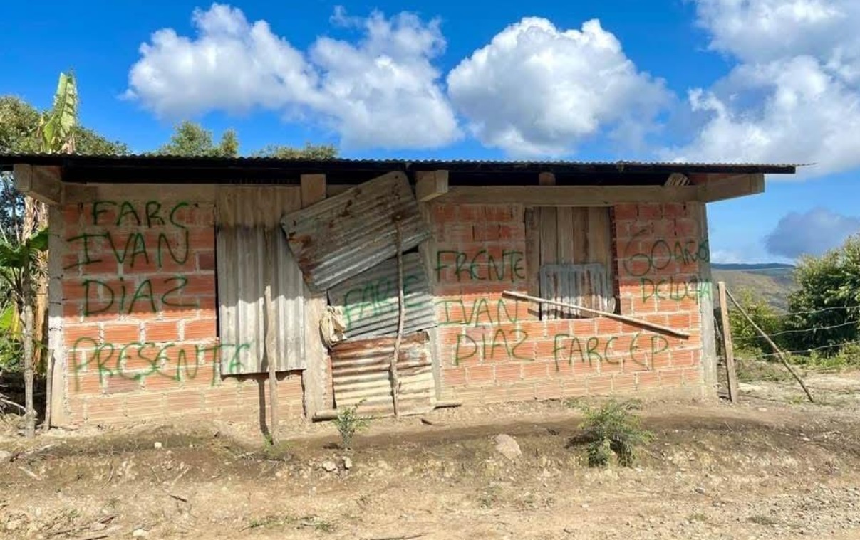 Grafitis de las disidencias de las FARC en Dolores generan alarma en la comunidad 4