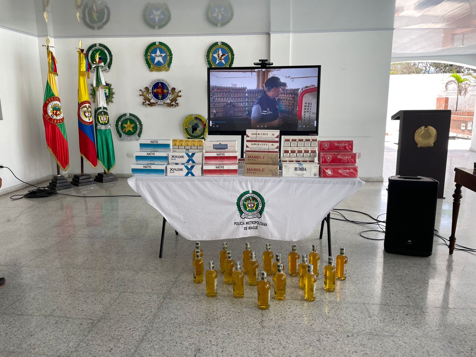 Decomisan licor y cigarrillos ilegales antes de la temporada de fin de año 1