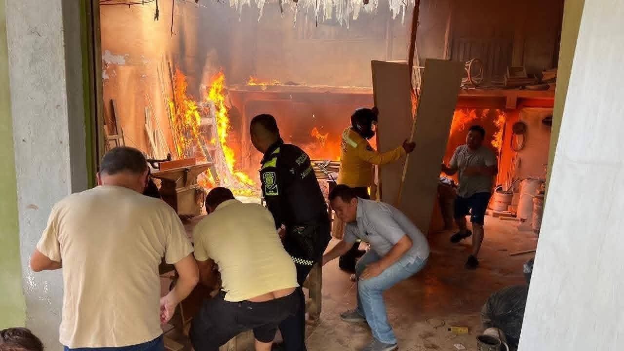 Incendio en carpintería contigua al Hotel Kubala causó alarma en El Carmen de Apicalá 7