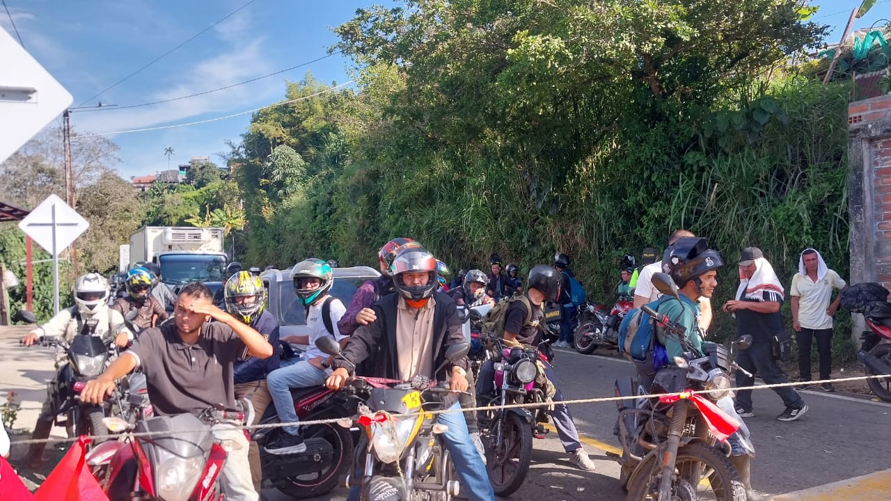 Protesta en Líbano: padres de familia bloquean vía nacional por suspensión del transporte escolar 6
