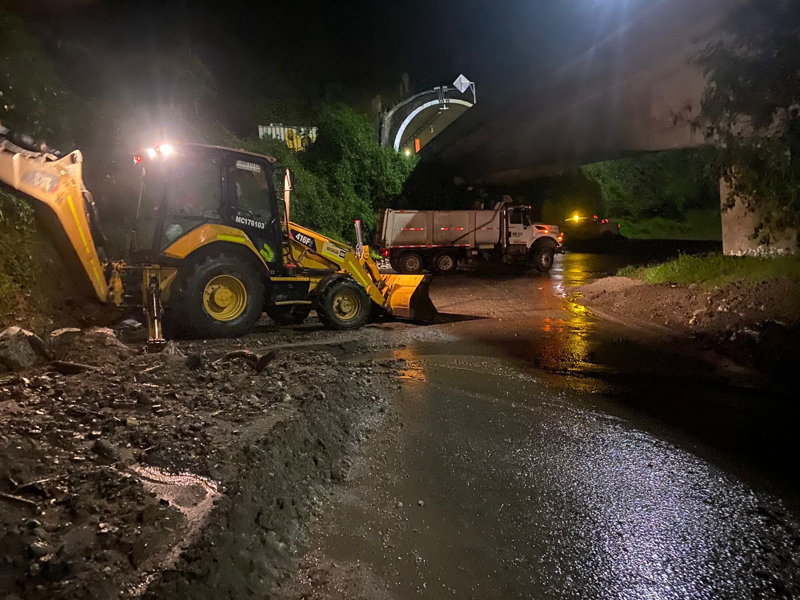 Cierre total de la vía Cajamarca–Calarcá por fuertes lluvias y deslizamientos en el Tolima 3