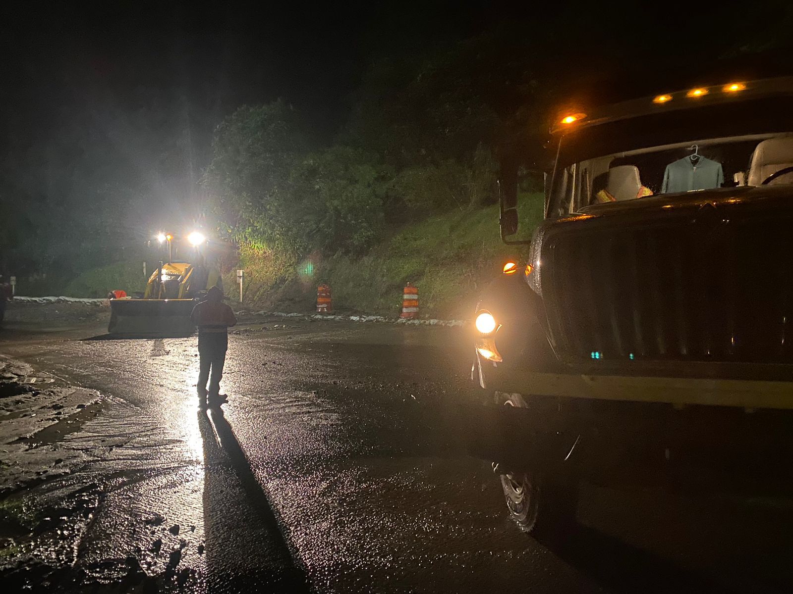 Cierre total de la vía Cajamarca–Calarcá por fuertes lluvias y deslizamientos en el Tolima 4