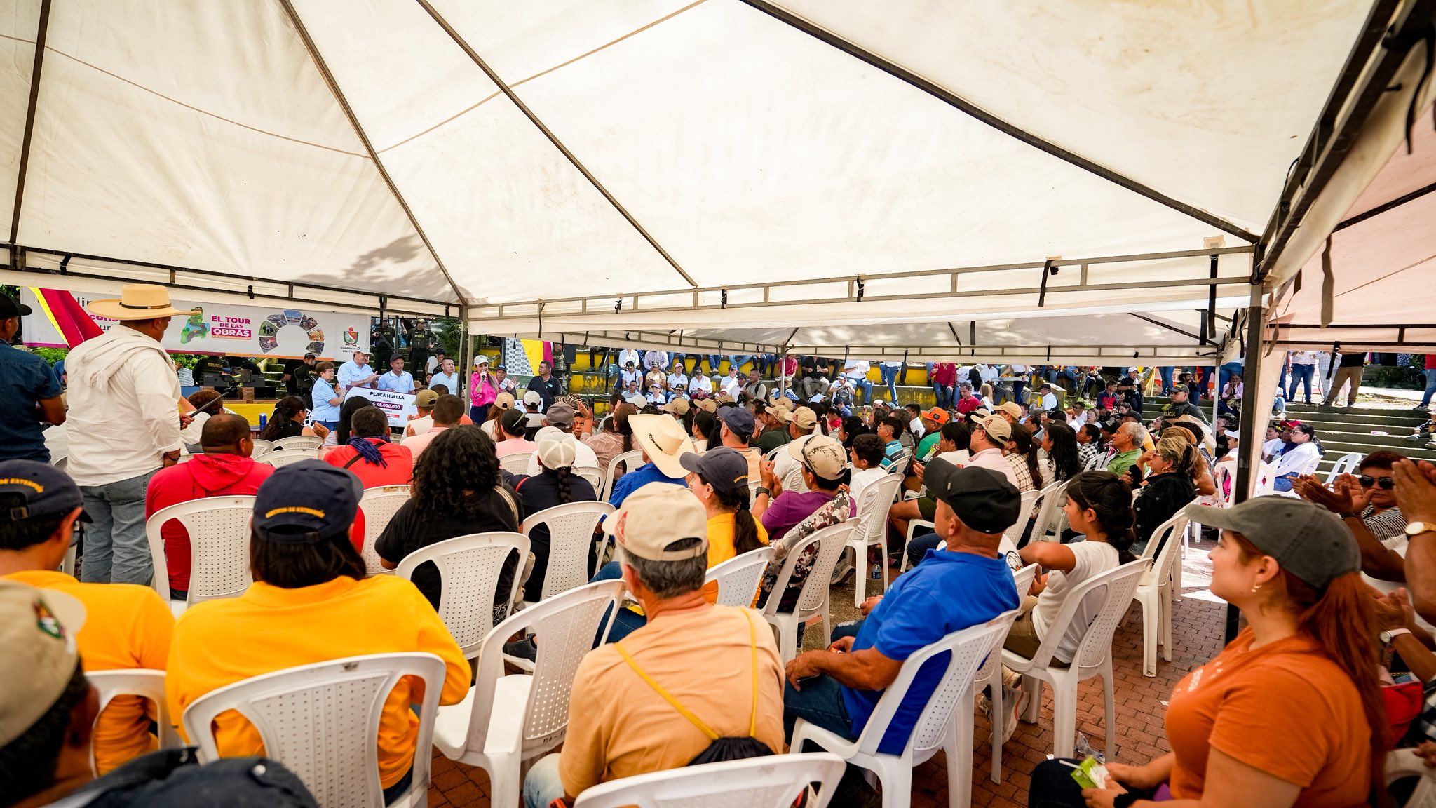 Gobernadora del Tolima llegó a Ataco con millonarias inversiones: “Es con hechos, no con palabras, como se le cumple a la gente” 2