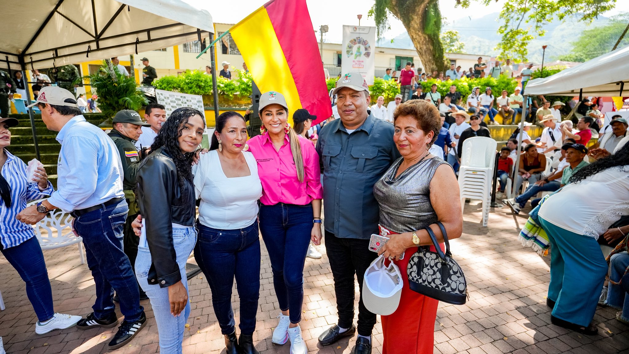 Gobernadora del Tolima llegó a Ataco con millonarias inversiones: “Es con hechos, no con palabras, como se le cumple a la gente” 1