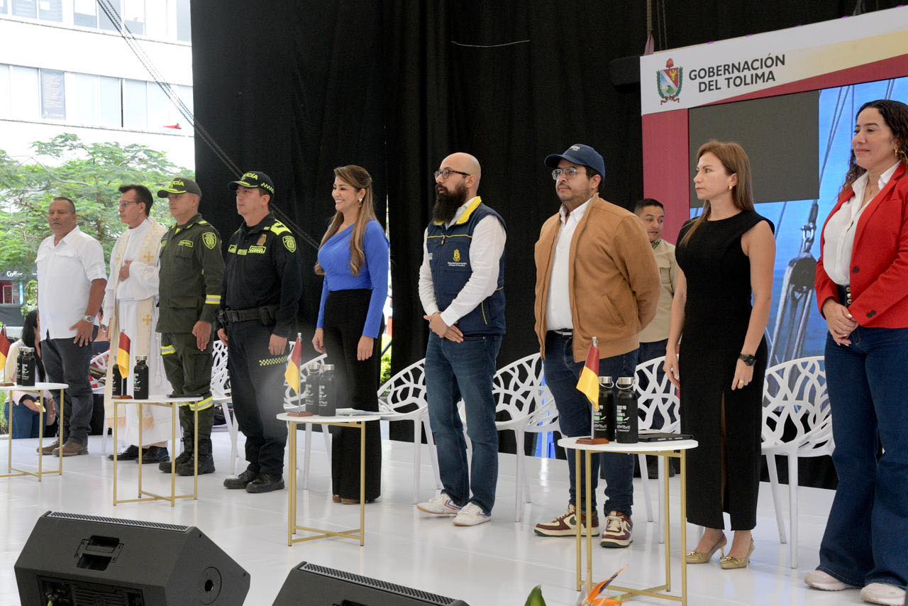 ”Líbranos, señor, de los habladores que prefieren que las soluciones no lleguen y que la gente se quede en ruinas antes que tender puentes para solucionar. A mí nadie me hace la tarea”: gobernadora Adriana Matiz. 1