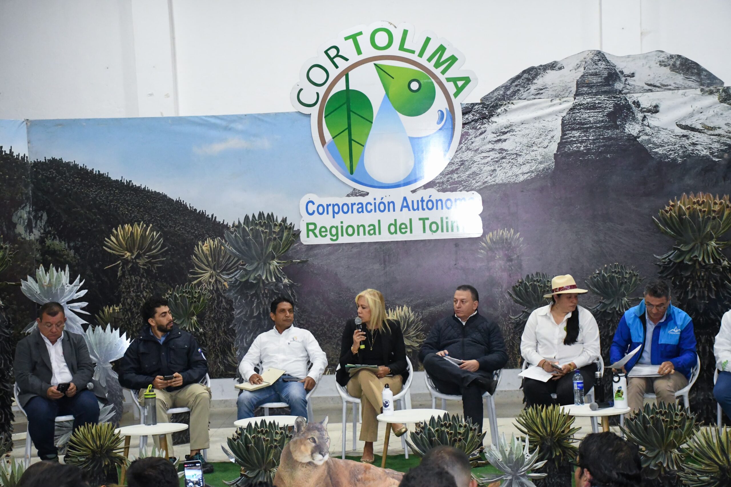 Cortolima exaltó a guardabosques y lideró foro por la protección del complejo de páramo los nevados 2