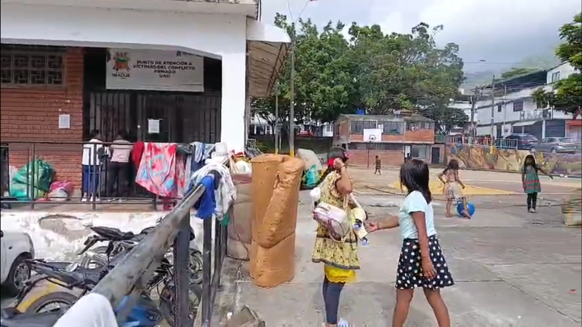 Más de 80 indígenas Embera Katío se toman Parque del Centro Administrativo en Ibagué 1