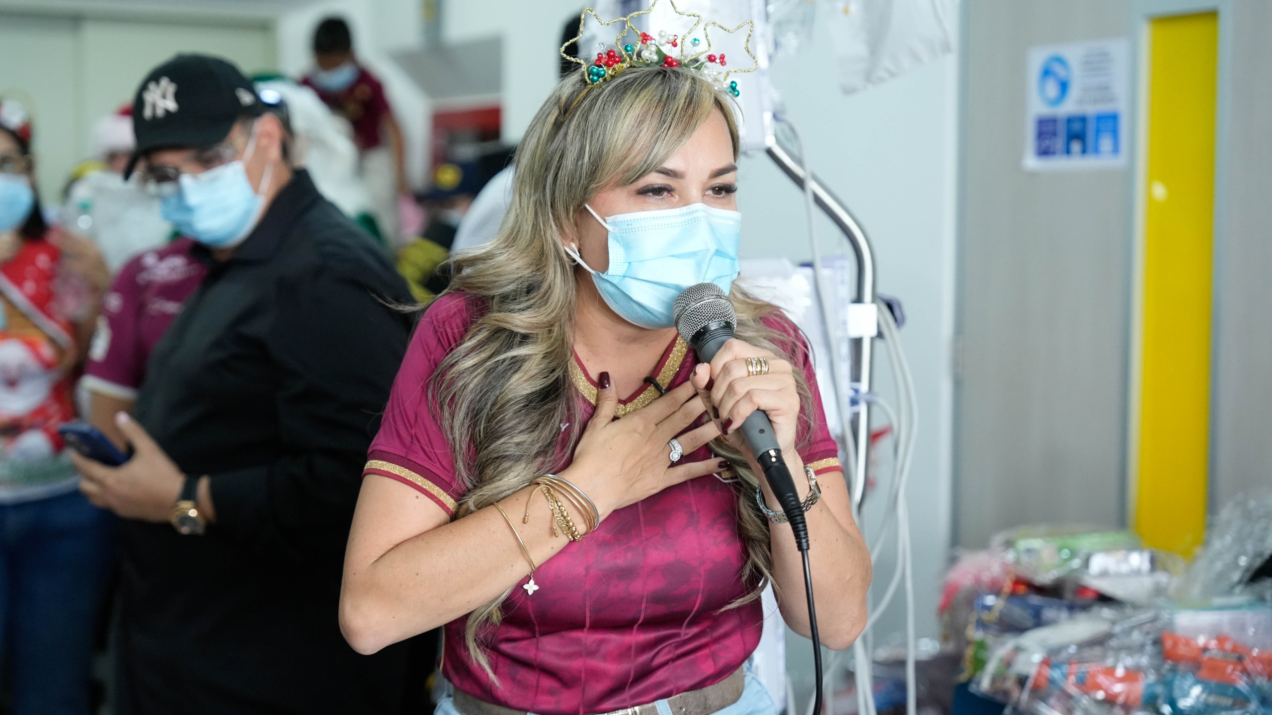 Regalos, sonrisas y fe: jornada navideña de la Alcaldía y bomberos en Clinaltec 10
