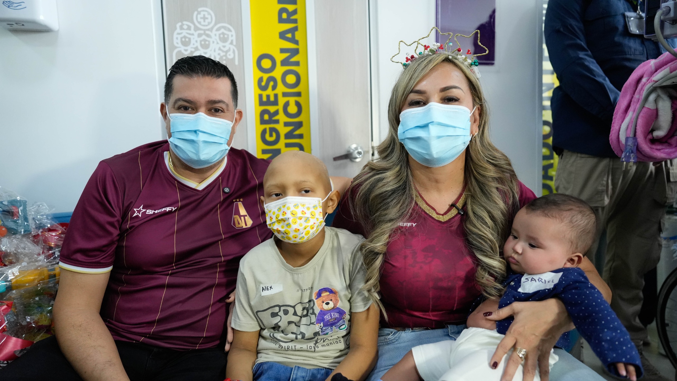 Regalos, sonrisas y fe: jornada navideña de la Alcaldía y bomberos en Clinaltec 3