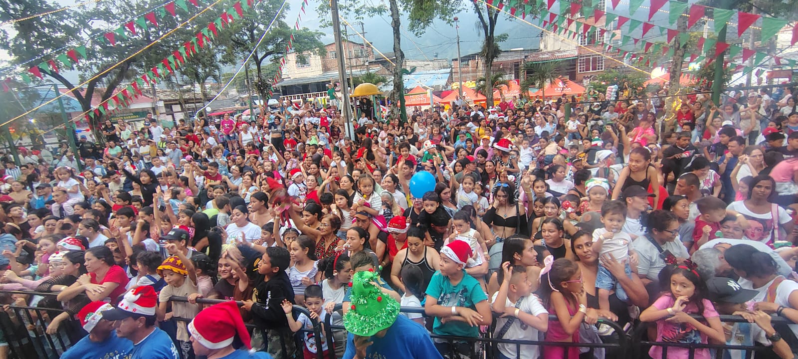 Caravana, bailes y regalos: el Tour Navideño llega a las comunas 7 y 10 de Ibagué 1