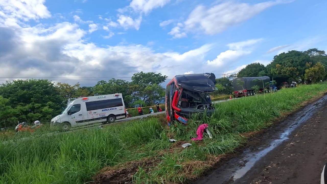 Autoridades entregan balance parcial de heridos tras accidente en vía del norte del Tolima 1