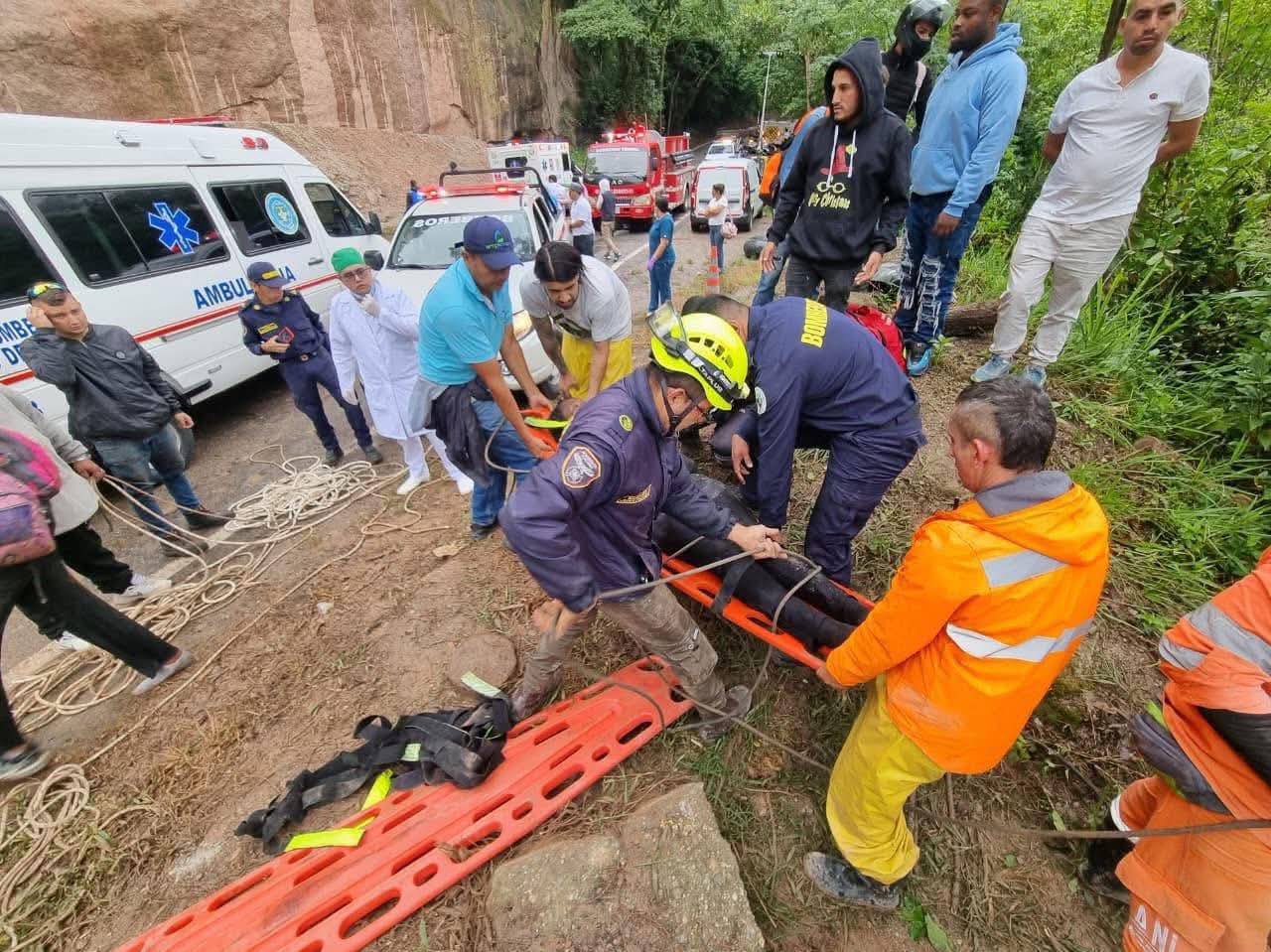 Bus de servicio intermunicipal cayó al Magdalena en la Ruta a Timaná: 18 personas resultaron lesionadas 5