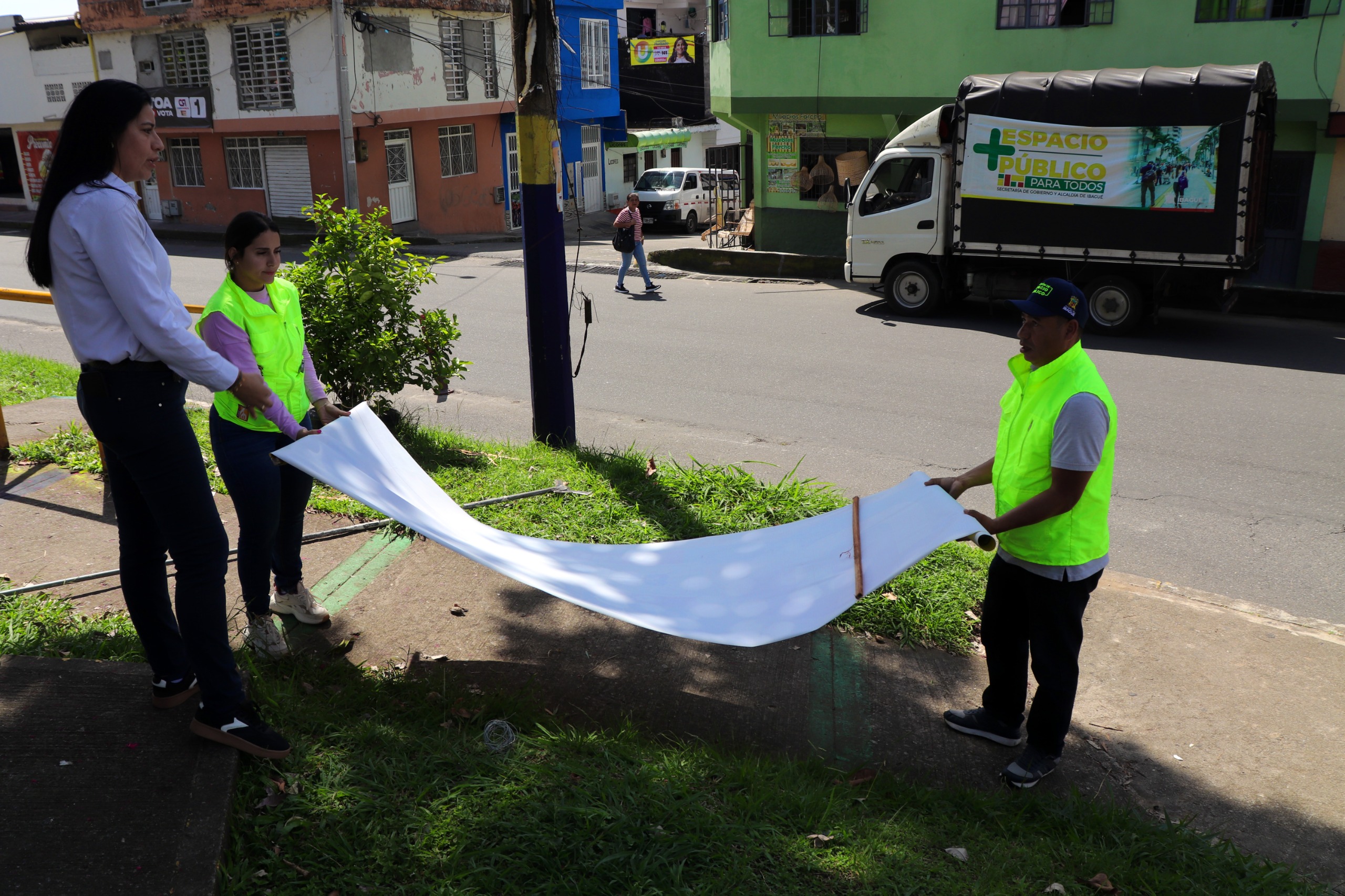 Ibagué le pone freno a la propaganda ilegal: retirados 111 pendones y pasacalles 1