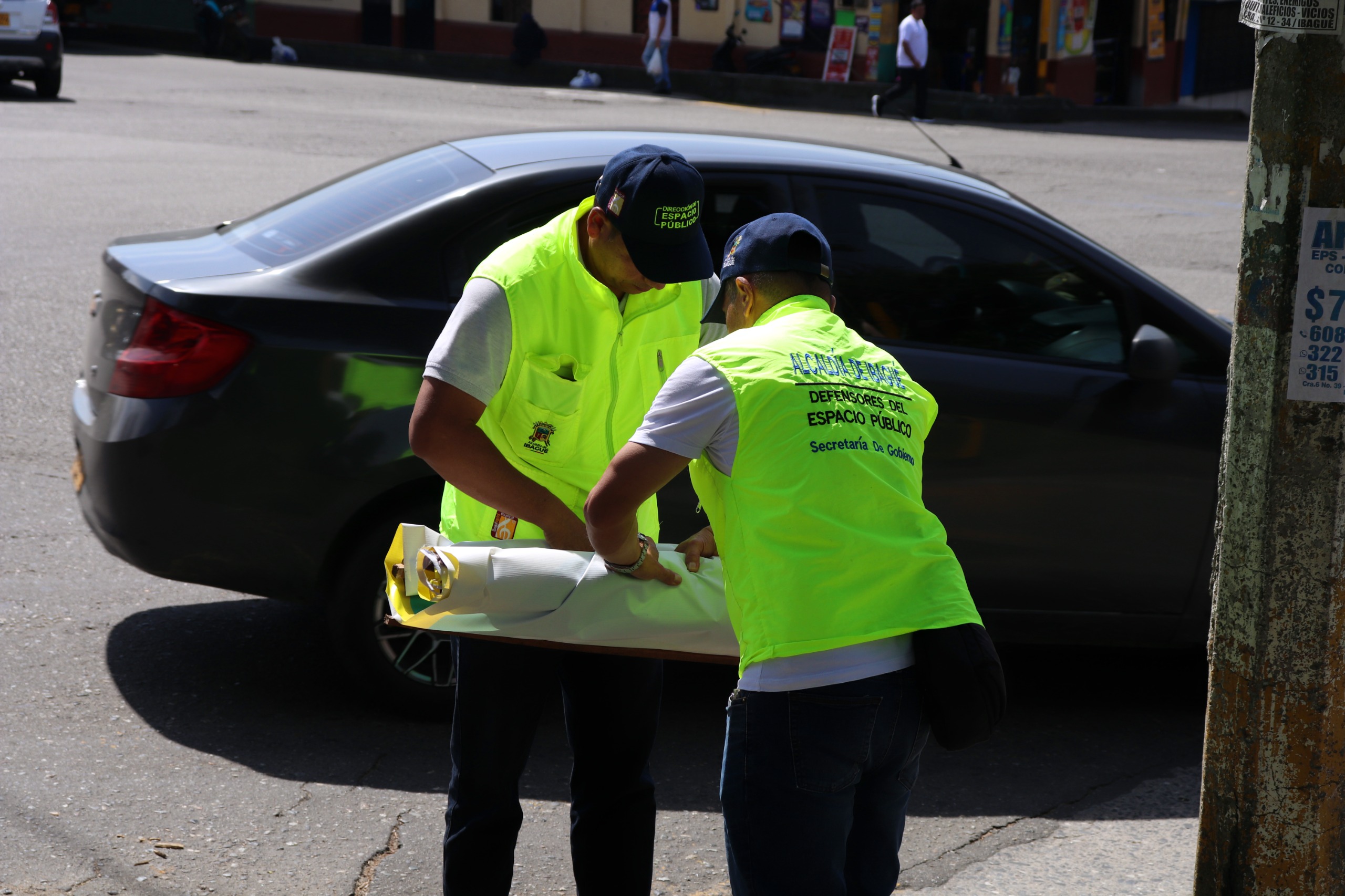 Ibagué le pone freno a la propaganda ilegal: retirados 111 pendones y pasacalles 3