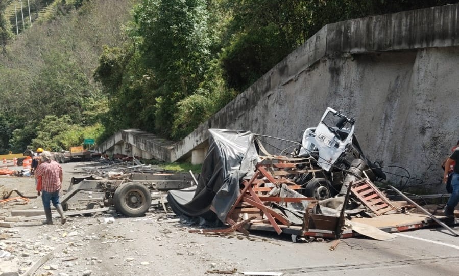 Vía Ibagué – Calarcá: abren paso controlado tras grave accidente en La Línea 1