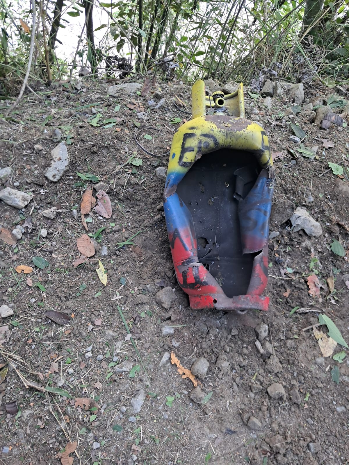Un cilindro bomba en la vía: Ejército frustró atentado en zona rural de Rioblanco, Tolima 2