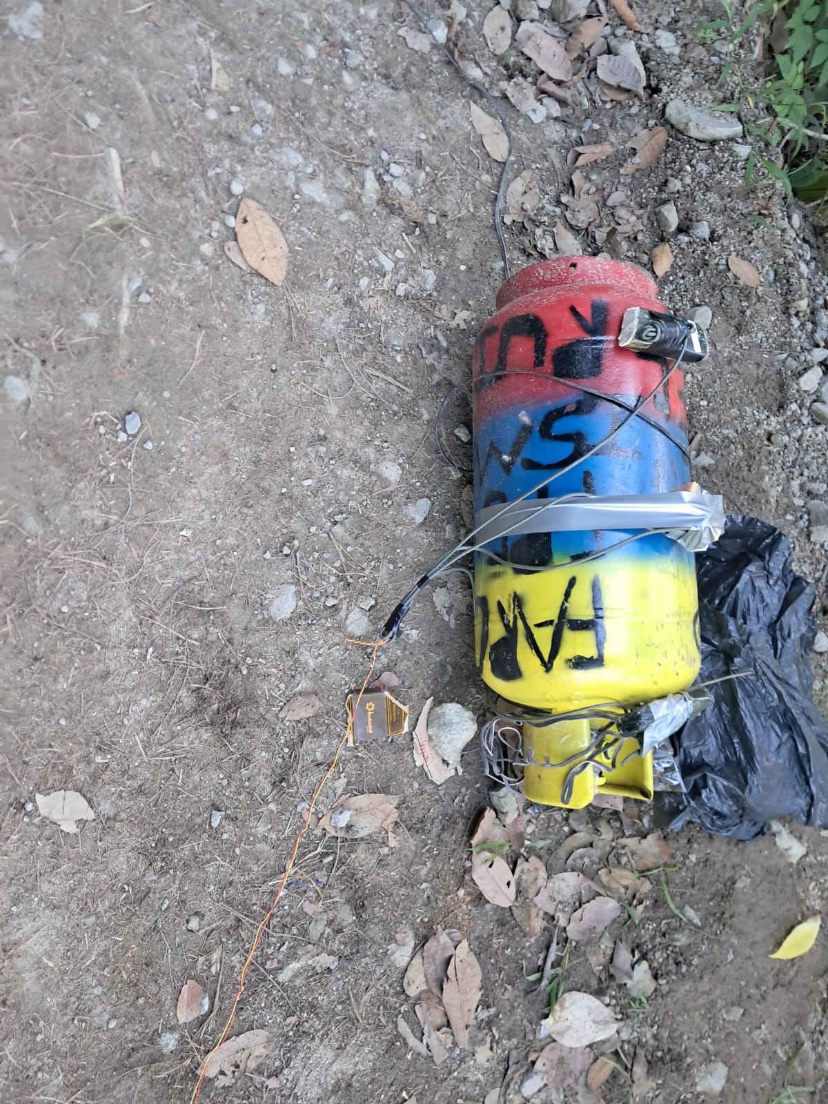 Un cilindro bomba en la vía: Ejército frustró atentado en zona rural de Rioblanco, Tolima 3