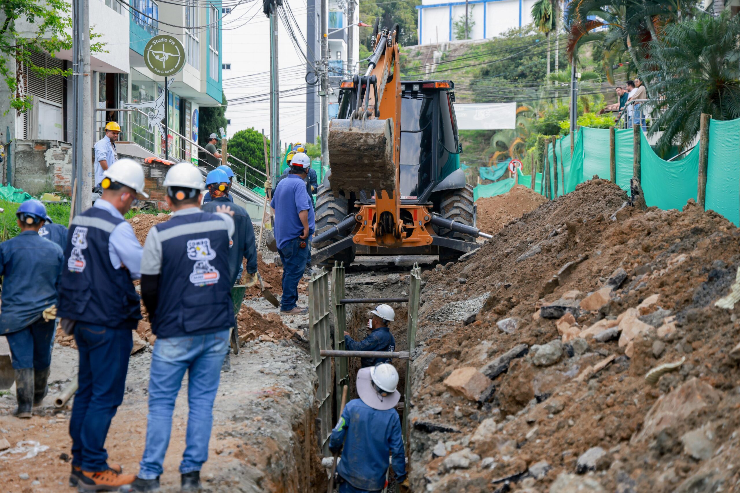‘Combo 3x1’ avanza en Ibagué: intervienen redes y preparan vías en seis barrios con inversión de $34 mil millones 1