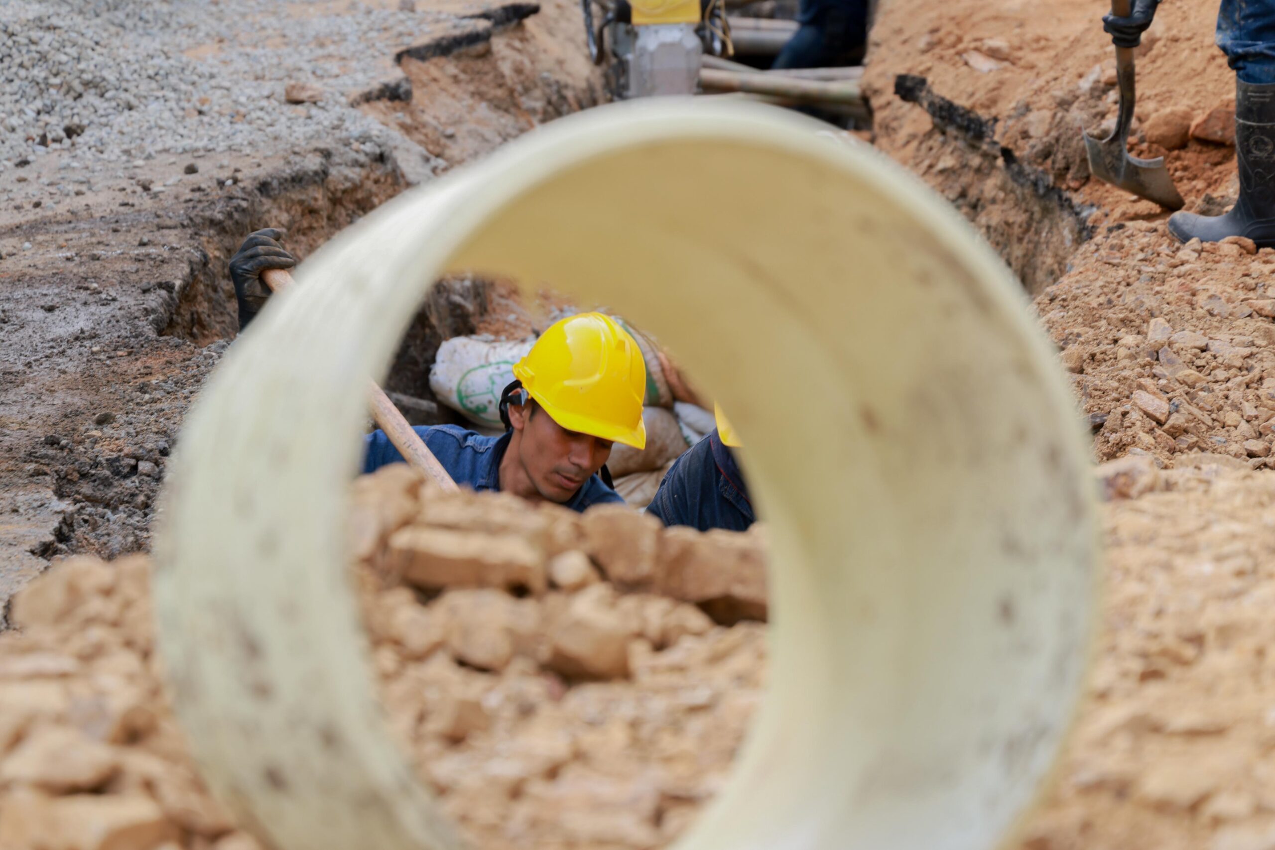 ‘Combo 3x1’ avanza en Ibagué: intervienen redes y preparan vías en seis barrios con inversión de $34 mil millones 2