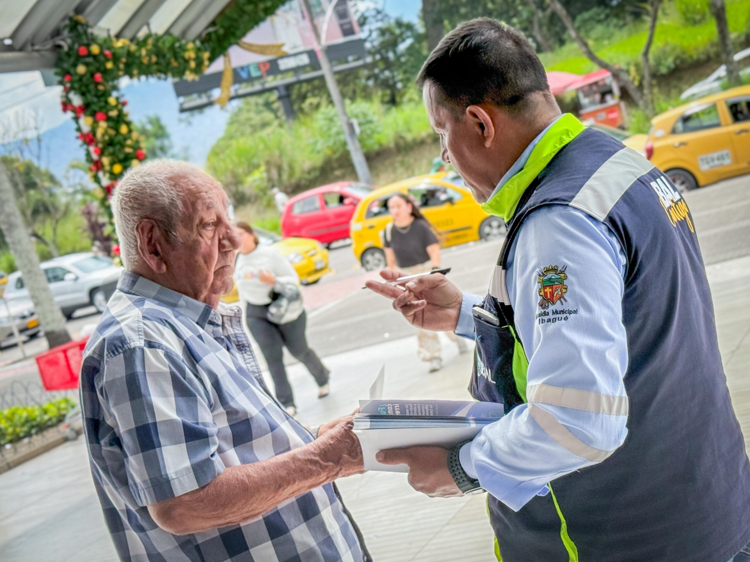 IBAL lleva atención directa a los barrios de Ibagué: jornada “Más Cerca de Ti” llega a Mercacentro 10 3