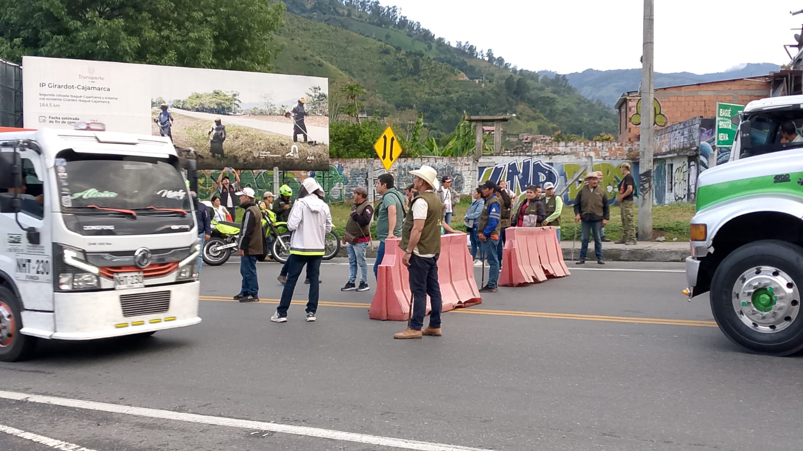 Bloqueos en Cajamarca: campesinos exigen predios prometidos y advierten cierre total de la vía al occidente del país 1