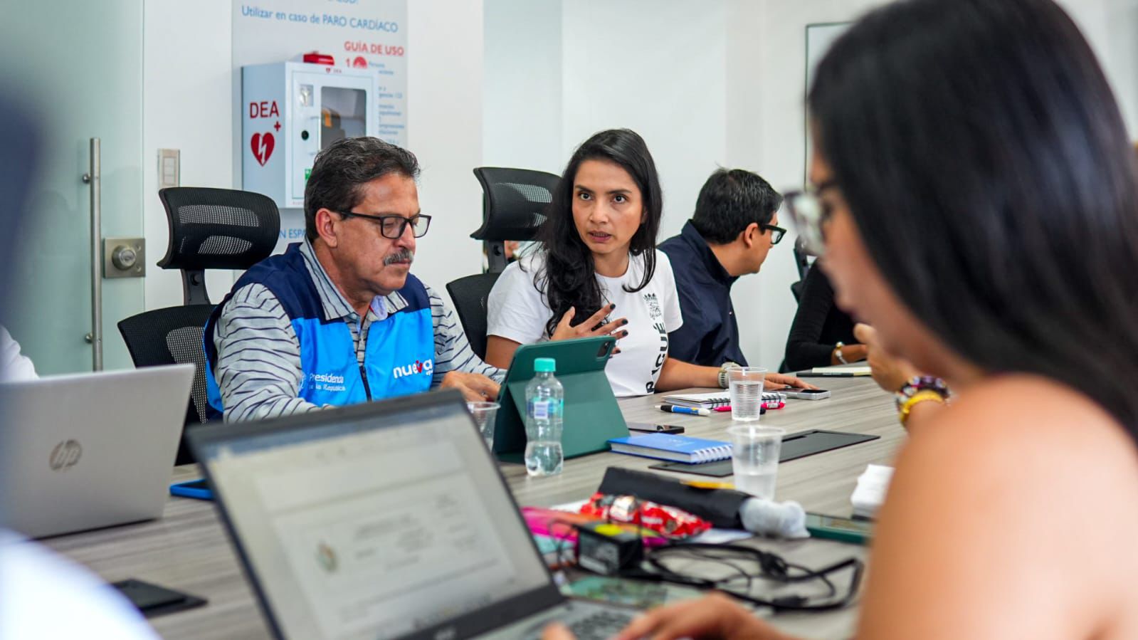 En mesa de trabajo con la Alcaldía, Nueva EPS se compromete a mejorar la entrega de medicamentos 1