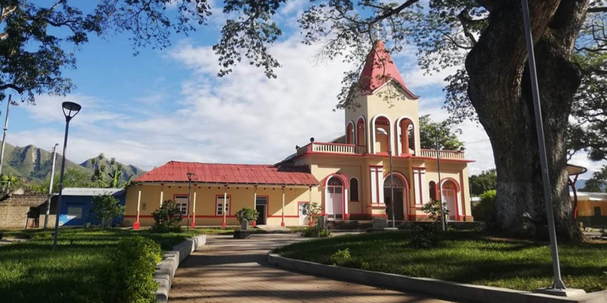 ¡Ataco respiró en calma! Alcalde celebró un Día de la Madre sin hechos graves y lanza dura advertencia contra foráneos 1